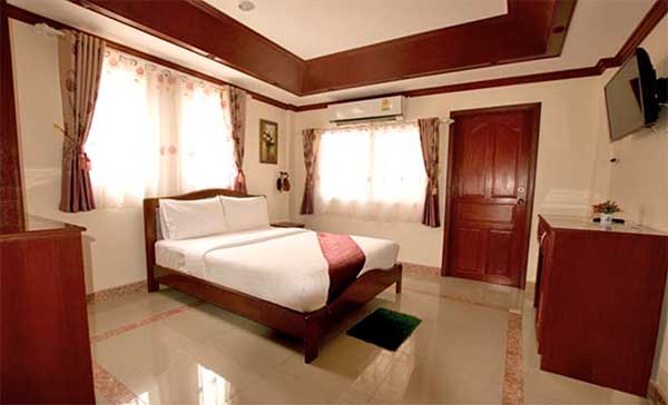 guest friendly guest houses pattaya bluebird inn